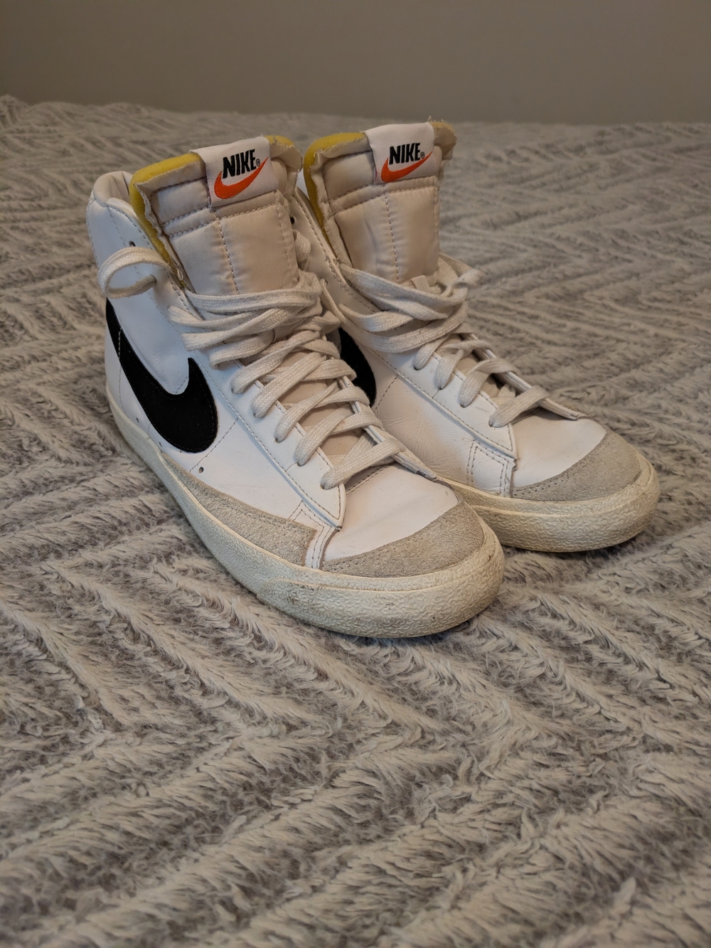 Nike White/ Black High Top Vintage Sneakers
